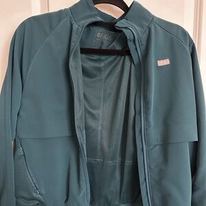 Women’s Caribbean Blue Sydney Scrub Jacket by FIGS